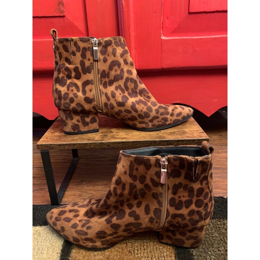 A New Day 8.5 Leopard Booties Boots 2" Heel Faux Fur Side Zip Dressy Casual EUC